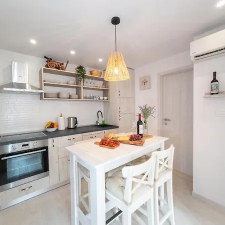 New Cozy Apartment - Center Of Old Town Omis Exterior photo